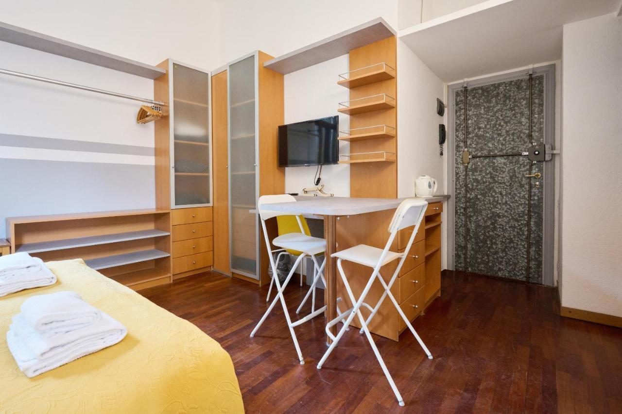 Artist Nadia'S Apartment In Porta Vercellina Milan Bagian luar foto