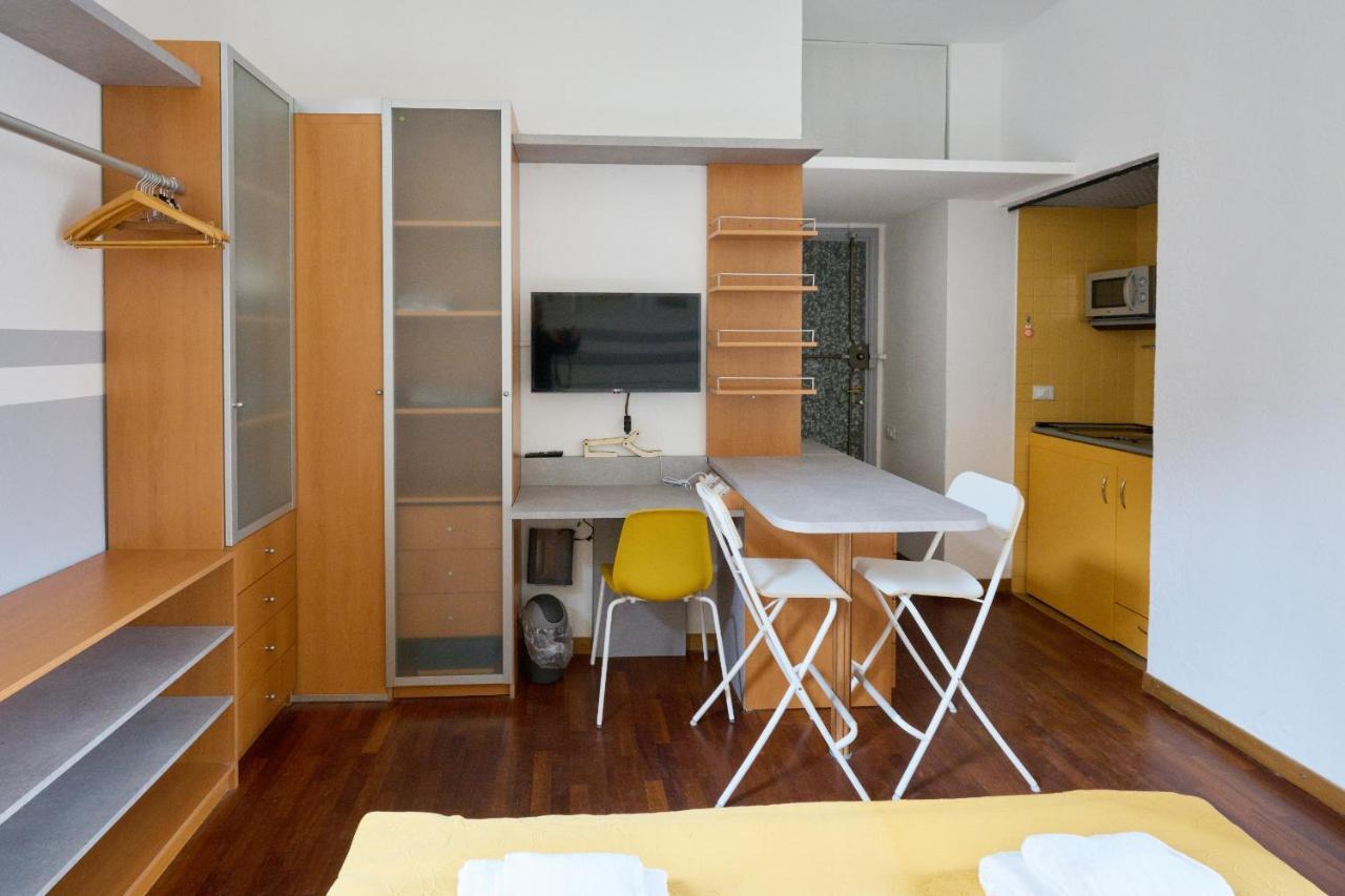 Artist Nadia'S Apartment In Porta Vercellina Milan Bagian luar foto