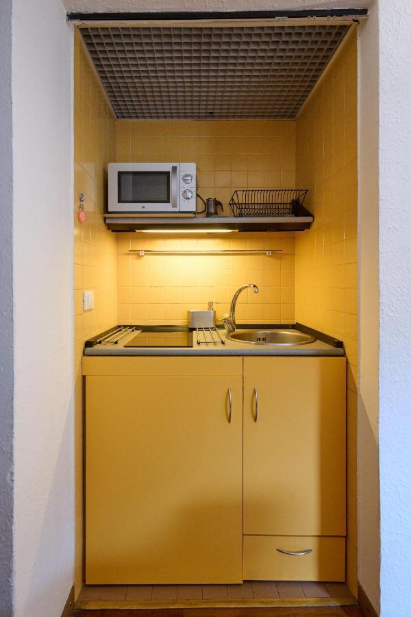Artist Nadia'S Apartment In Porta Vercellina Milan Bagian luar foto